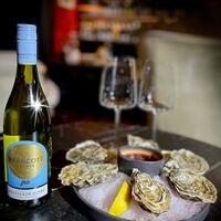купить Set Oysters Gillardeau №2 + Brancott Estate Sauvignon Blanc 12,5% (0,75) Set Oysters Gillardeau №2 + Brancott Estate Sauvignon Blanc 12,5% (0,75) заказать доставку ROJO ресторан Алматы
