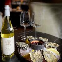 купить Set Oysters Gillardeau №2 + Nuala Sauvignon Blanc 12,5% (0,75) Set Oysters Gillardeau №2 + Nuala Sauvignon Blanc 12,5% (0,75) заказать доставку ROJO ресторан Алматы