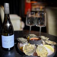 купить Set Oysters Gillardeau №2 + Kloof Street Chenin Blanc, Swartland WO 13,5% (0,75) Set Oysters Gillardeau №2 + Kloof Street Chenin Blanc, Swartland WO 13,5% (0,75) заказать доставку ROJO ресторан Алматы